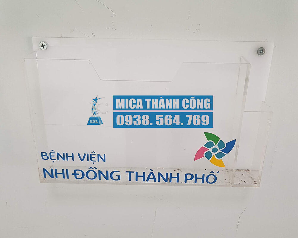 Kệ mica leaflet, brochure