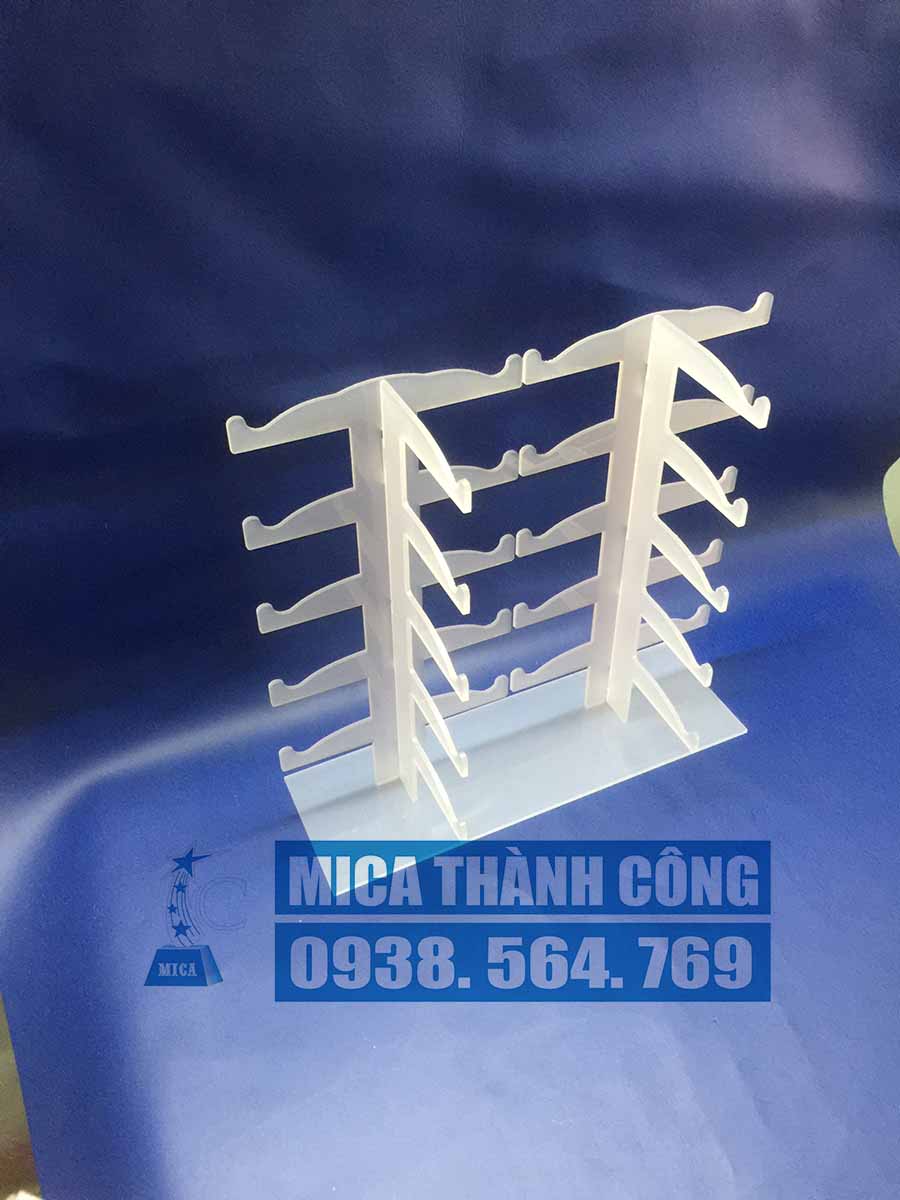 kệ mica trưng bày mắt kính