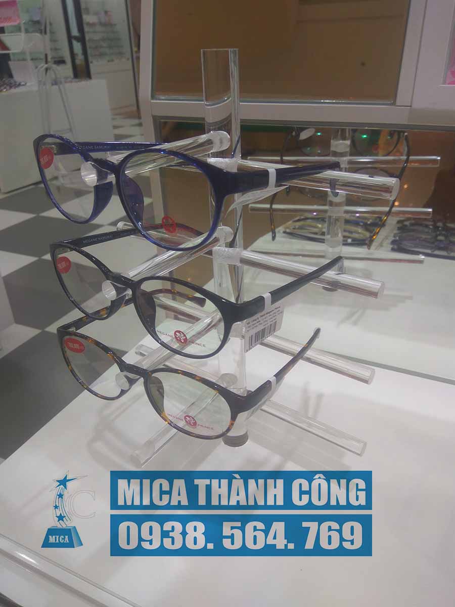 kệ mica trưng bày mắt kính