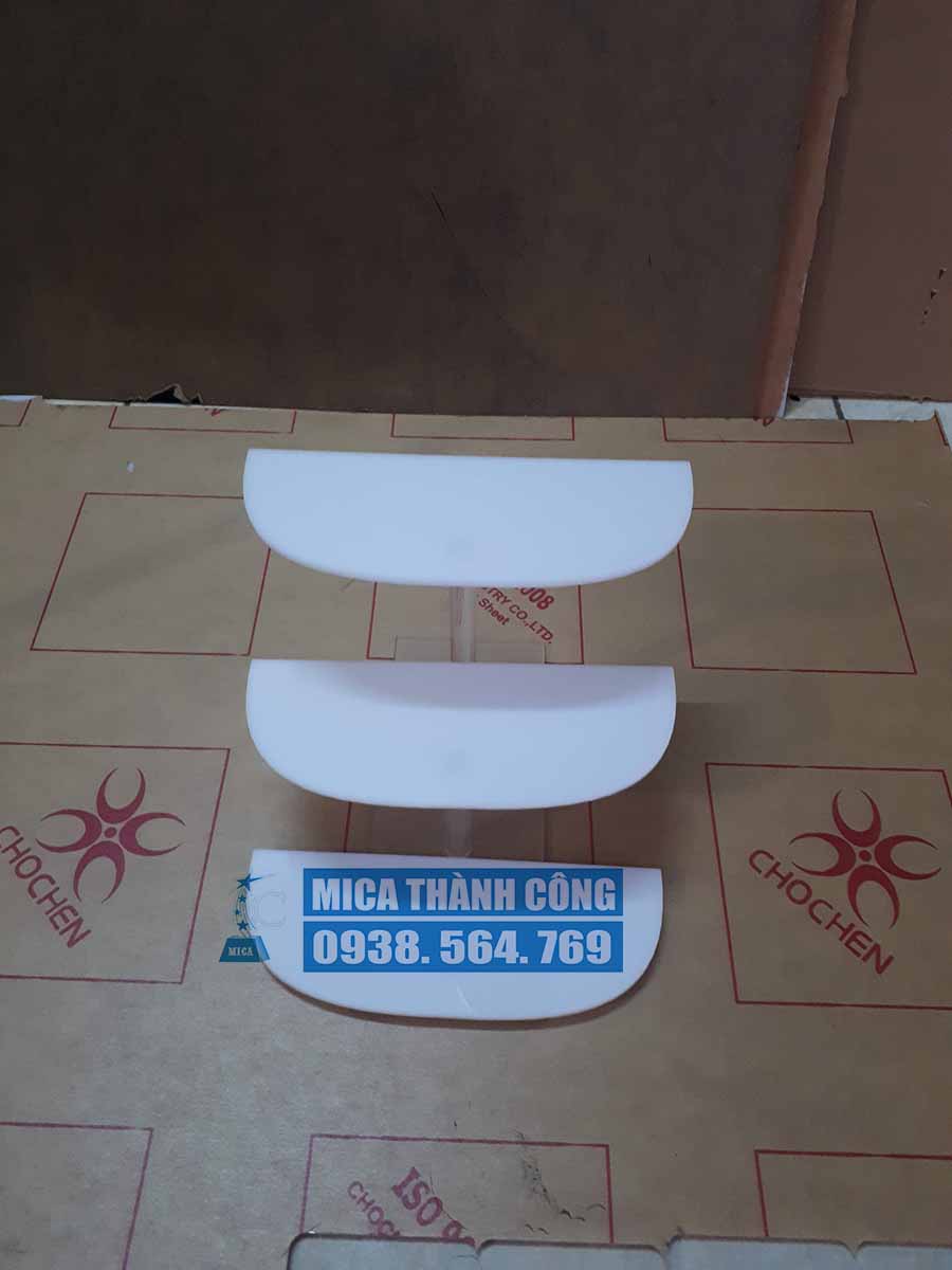 kệ mica trưng bày mắt kính