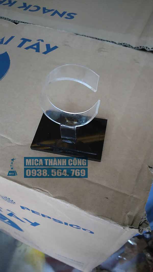 kệ mica trưng bày nữ trang