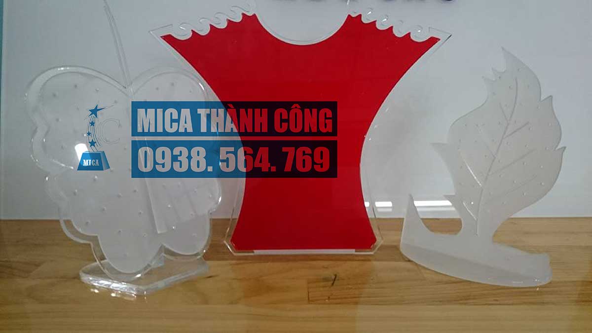 kệ mica trưng bày nữ trang