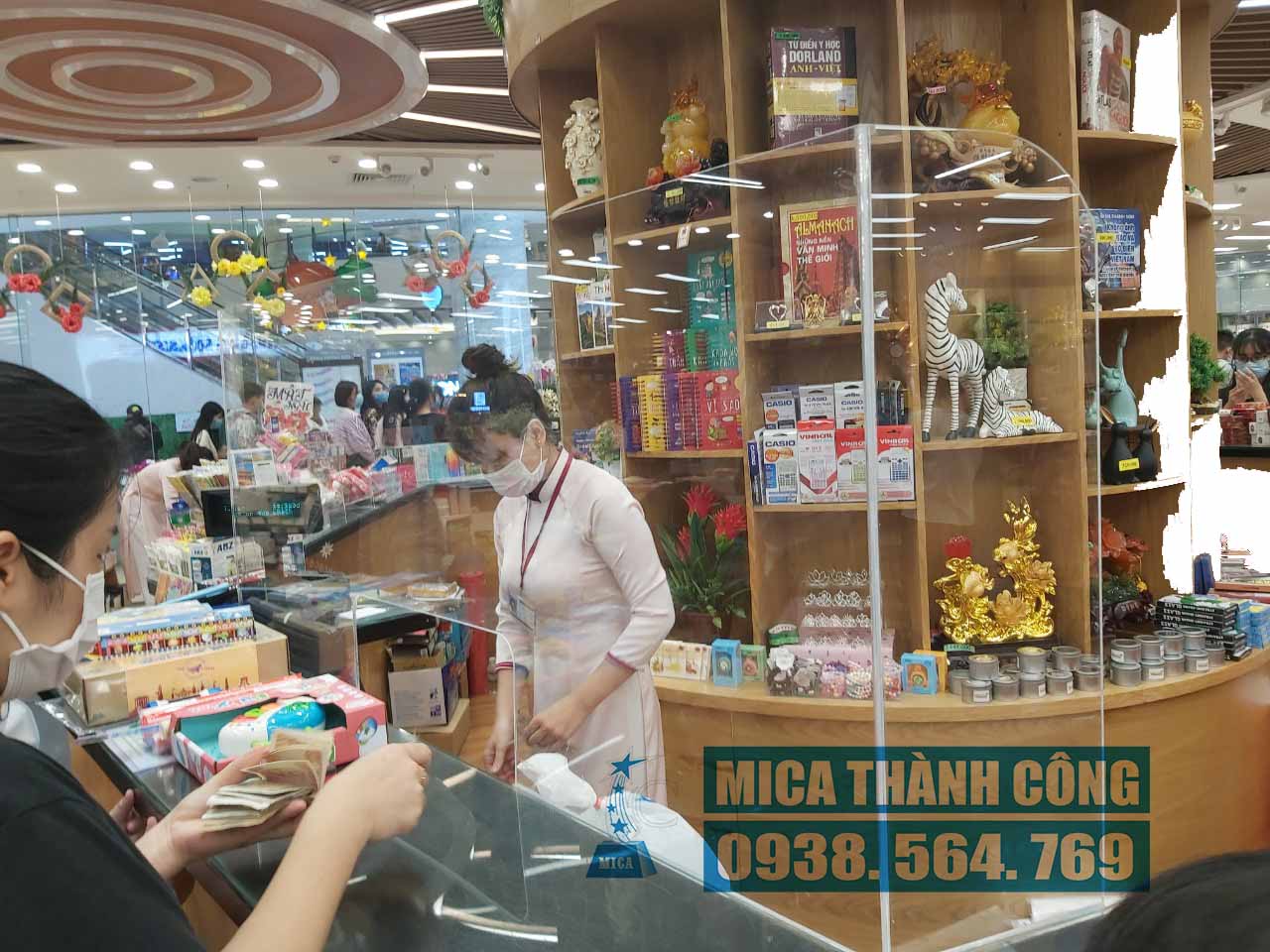 Tấm chắn giọt bắn mica để bàn