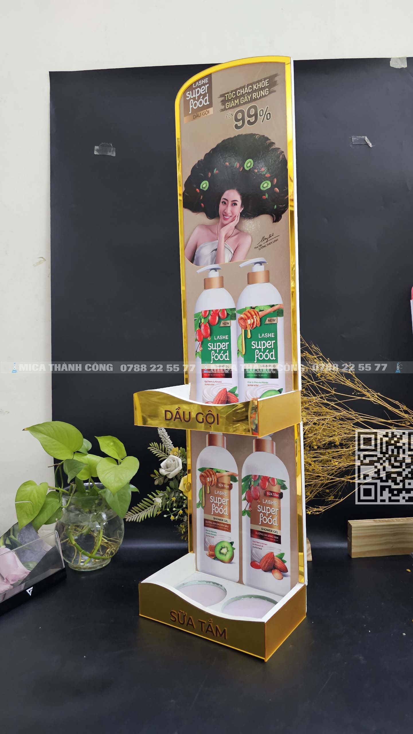 Kệ Trưng Bày