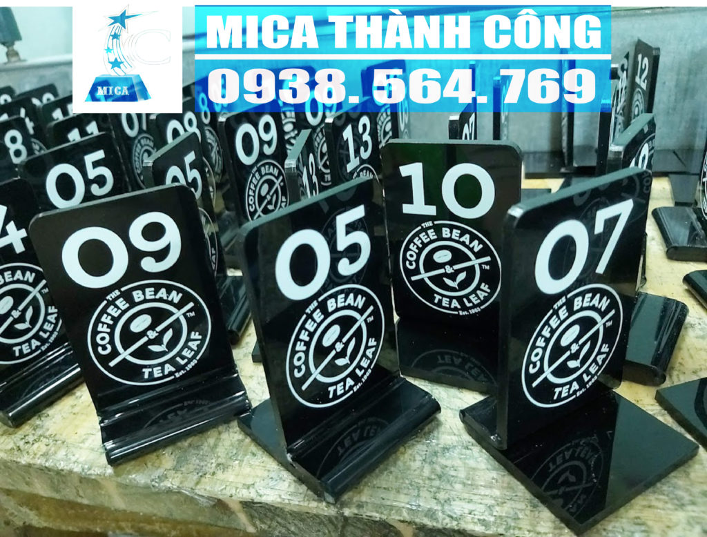 So sánh Mica và nhựa tổng hợp khác nhau ở điểm nào?