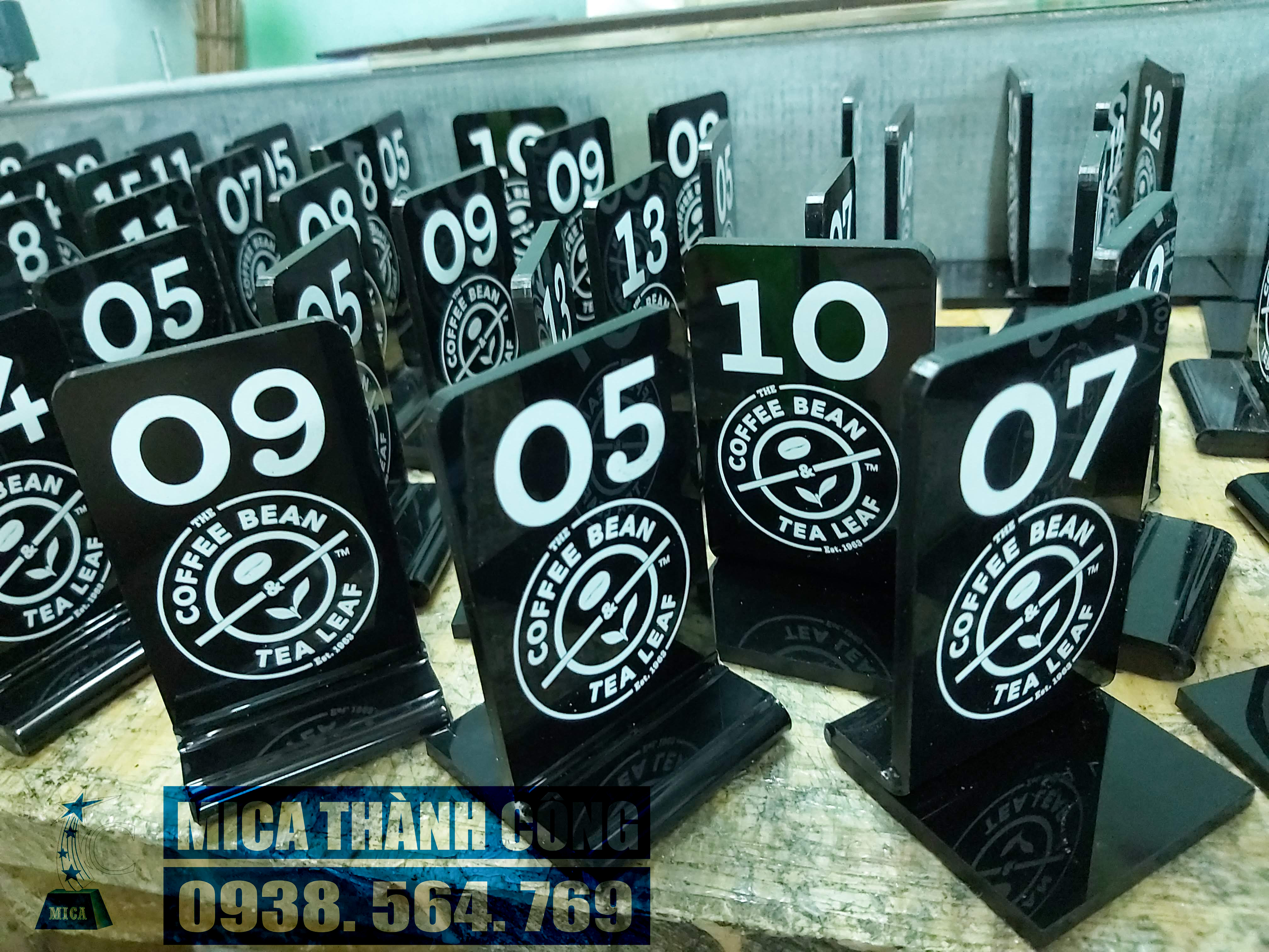 Bảng mica số bàn quán cafe