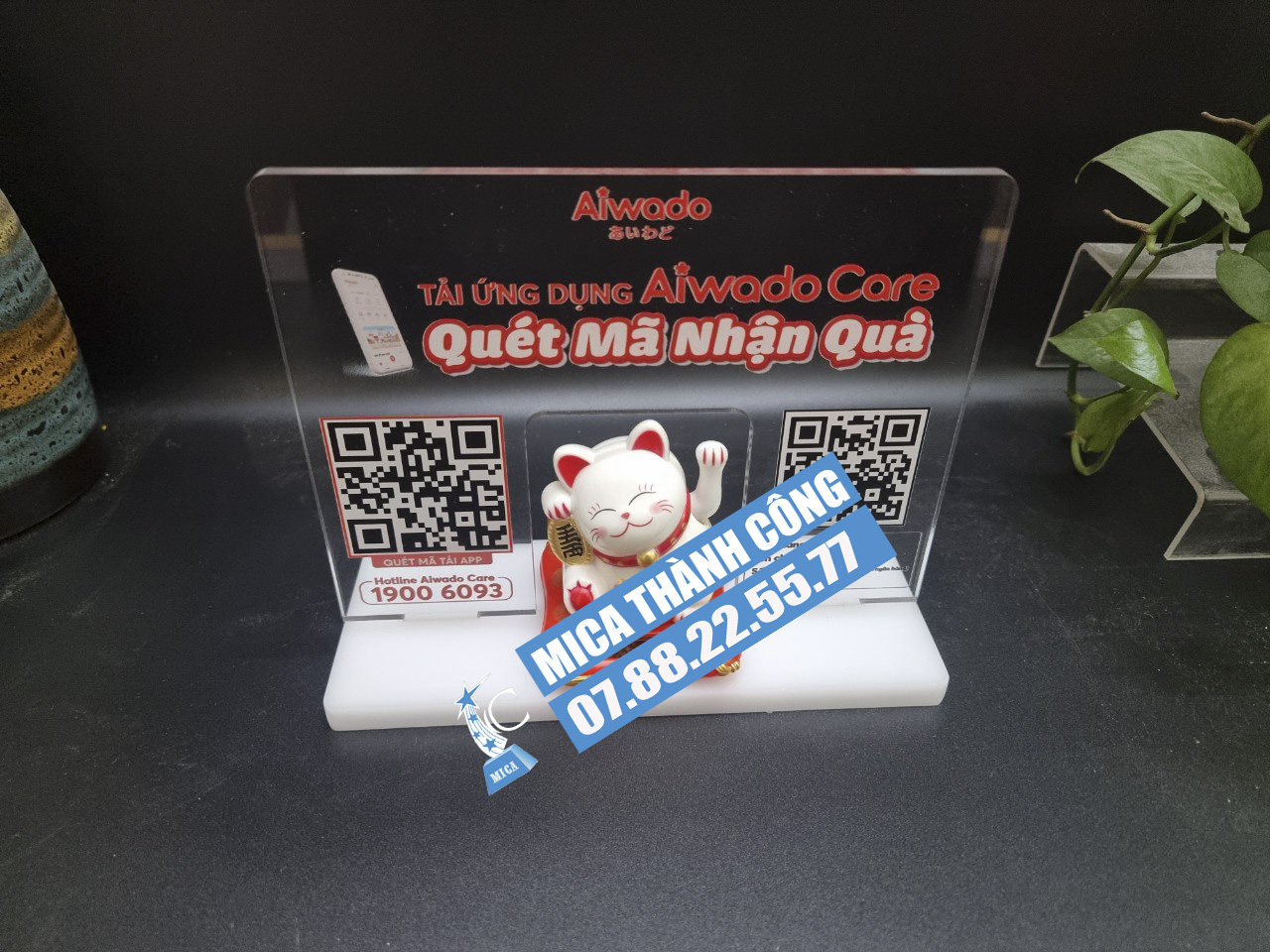Bảng quét mã QR mèo thần tài vẫy tay