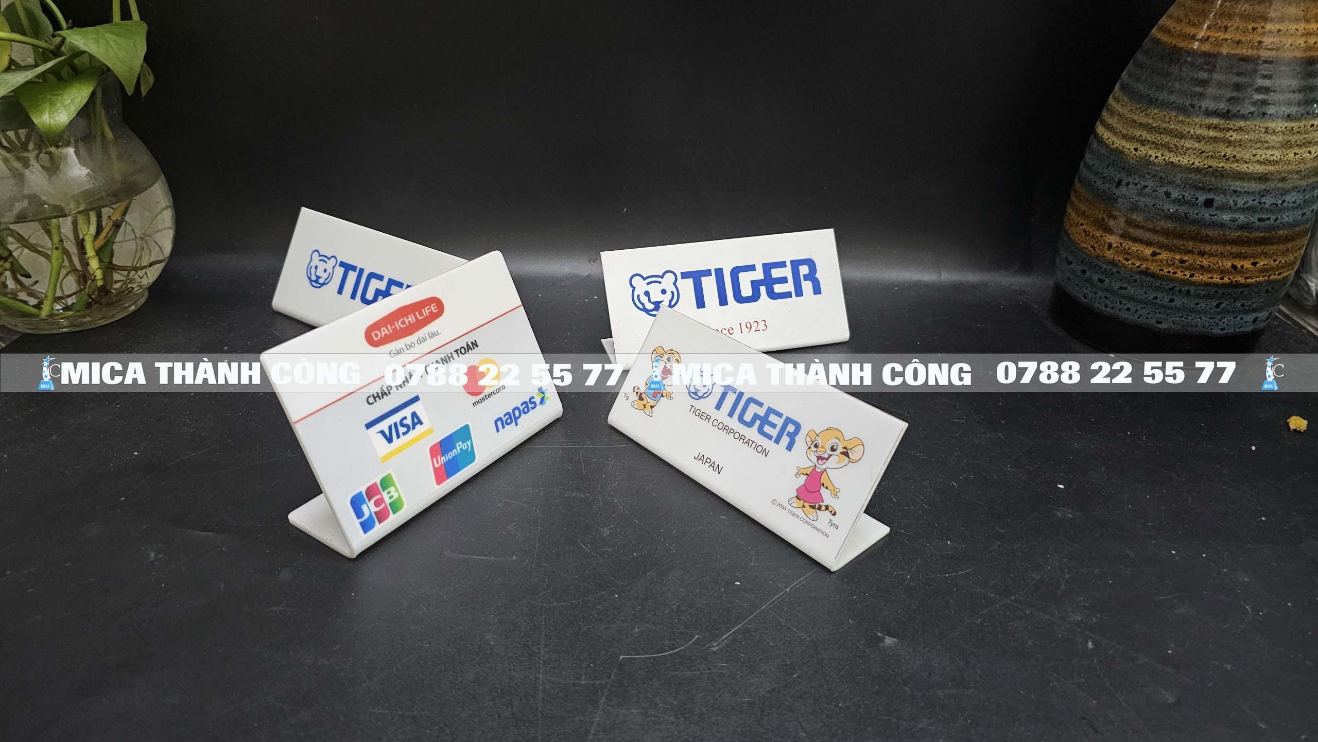 Menu mica chữ L in UV