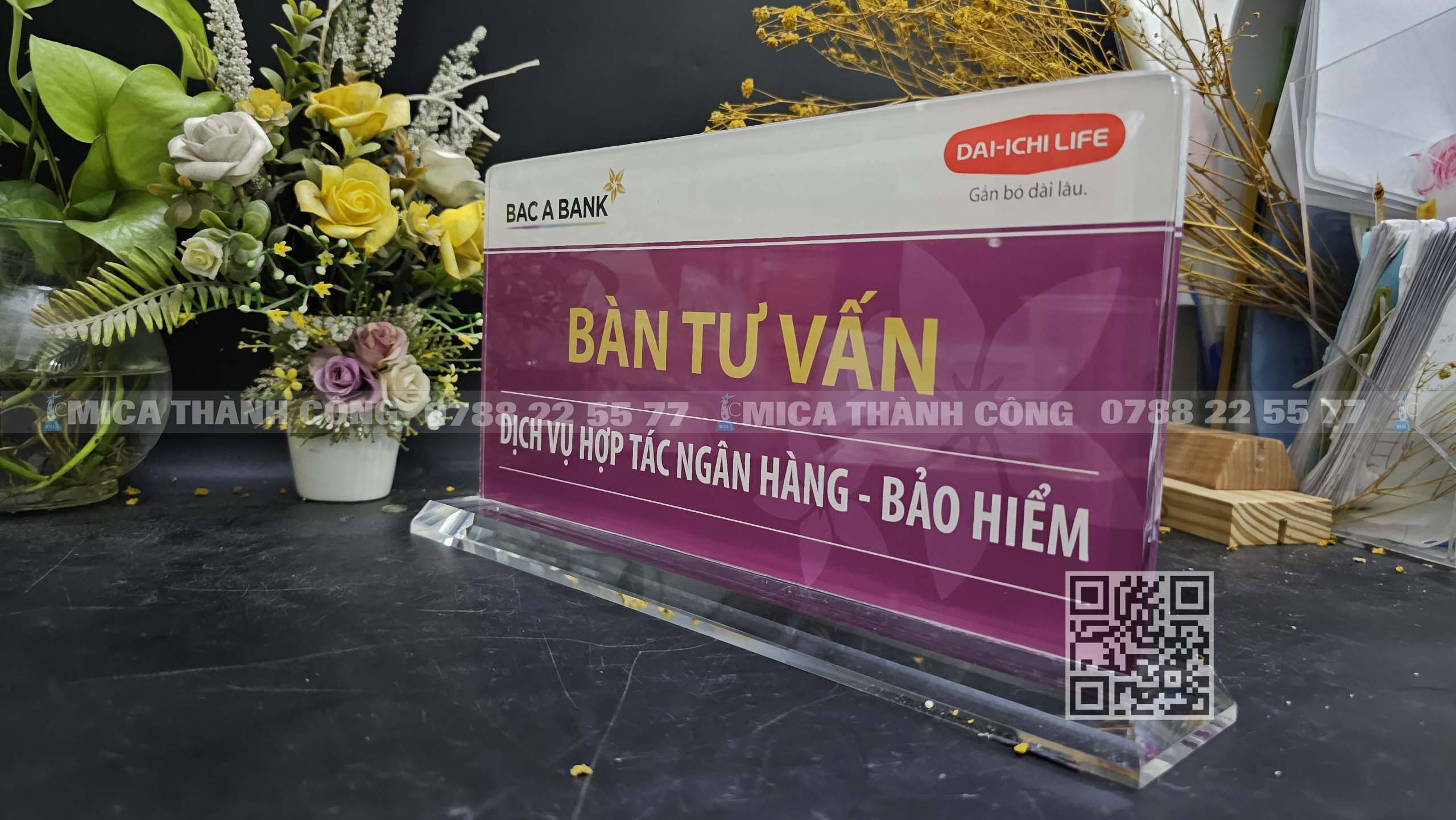 Kệ Mica Chức Danh Ngân Hàng