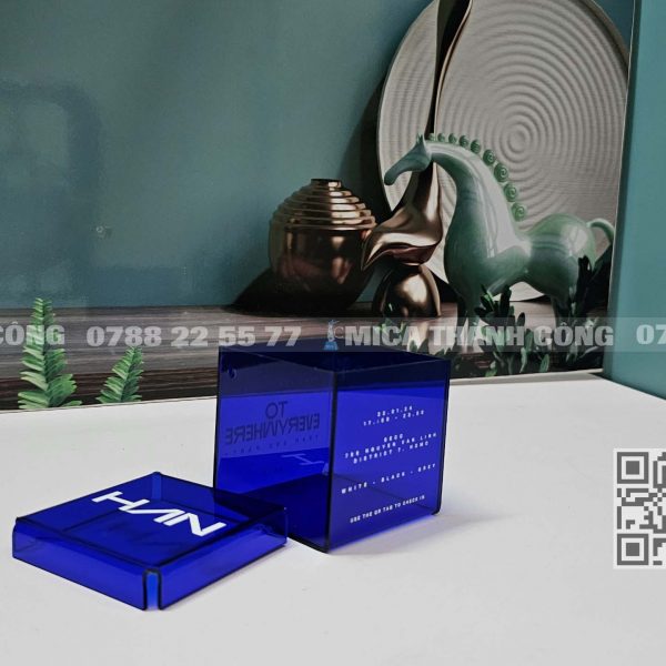 Hộp mica trưng bày màu xanh