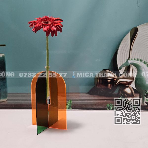 Bình cắm hoa bằng Mica